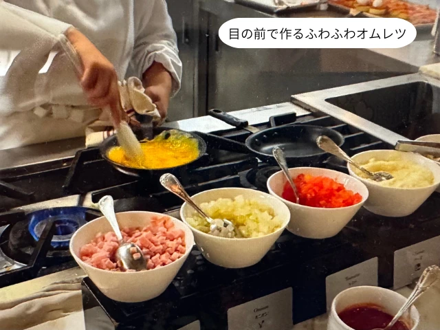 目の前で作るふわふわオムレツ